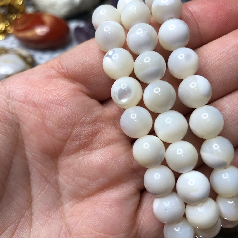 💎Elegant White Beaded Mother of Pearl STRETCH Bracelet. 🫶🏻Listing is for 1.